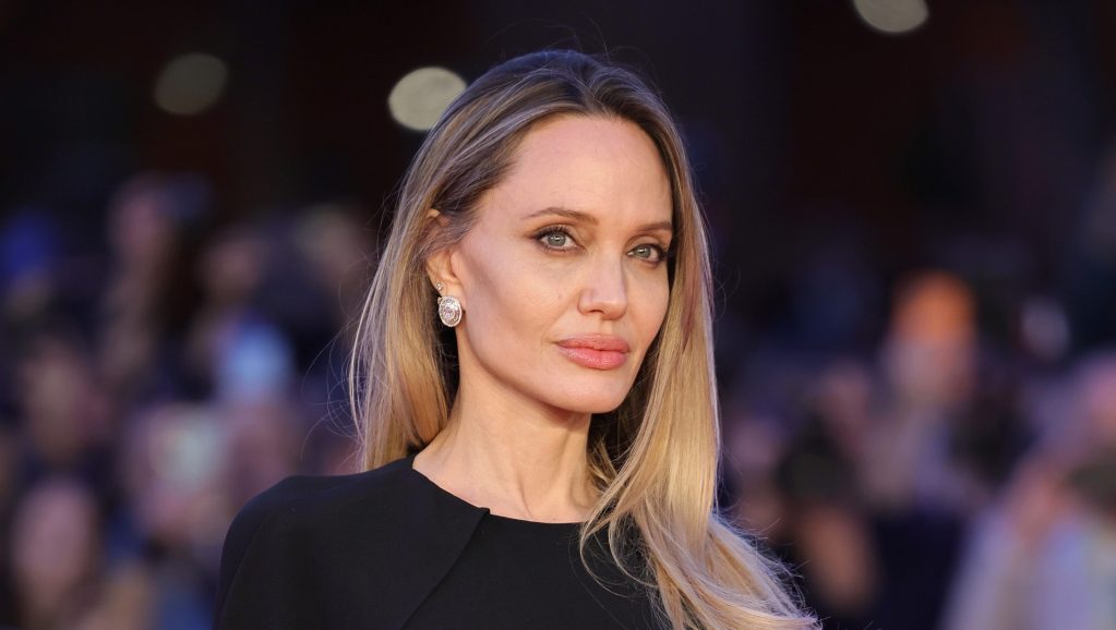 Celebrities Who Left or Are Leaving the Country After Trump Won: Photos Celebrities Who Left or Are Leaving the Country After Trump Won: Photos