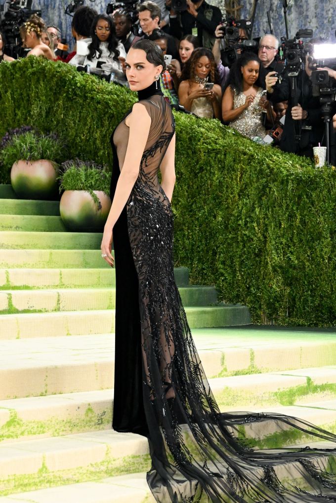 Met Gala 2026 Red Carpet: Photos of Celebrity Arrivals