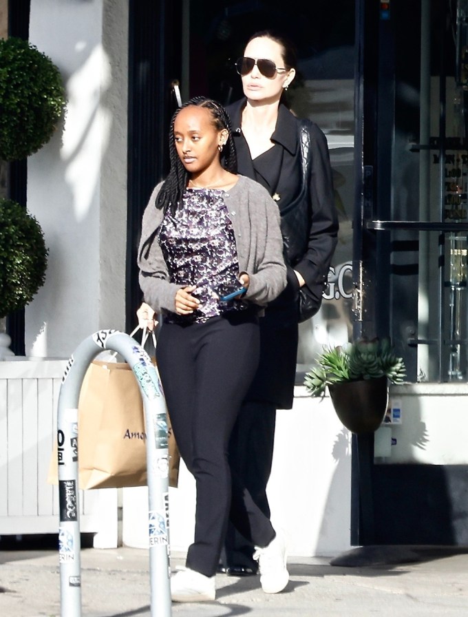 Angelina Jolie & Her Kids: Photos of Them on Fun Outings Angelina Jolie & Her Kids: Photos of Them on Fun Outings