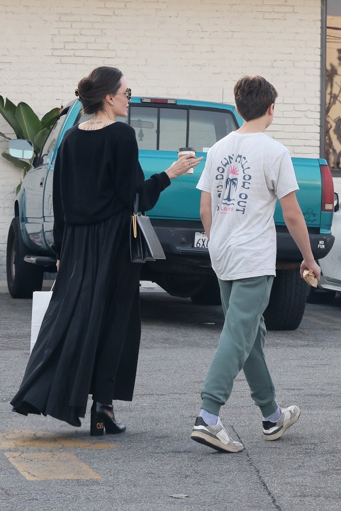 Angelina Jolie & Her Kids: Photos of Them on Fun Outings Angelina Jolie & Her Kids: Photos of Them on Fun Outings