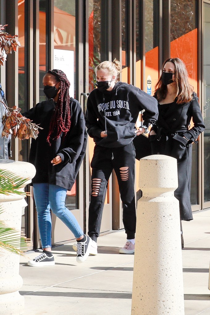Angelina Jolie & Her Kids: Photos of Them on Fun Outings Angelina Jolie & Her Kids: Photos of Them on Fun Outings