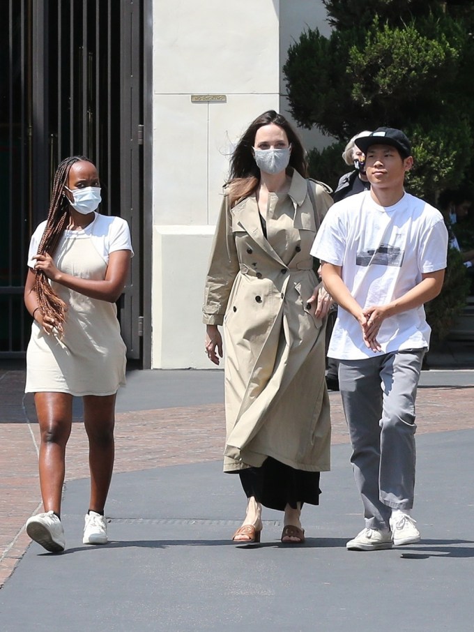 Angelina Jolie & Her Kids: Photos of Them on Fun Outings Angelina Jolie & Her Kids: Photos of Them on Fun Outings